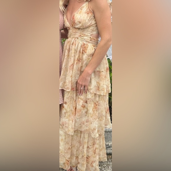 Storia Cream Floral Maxi Dress - Picture 9 of 9